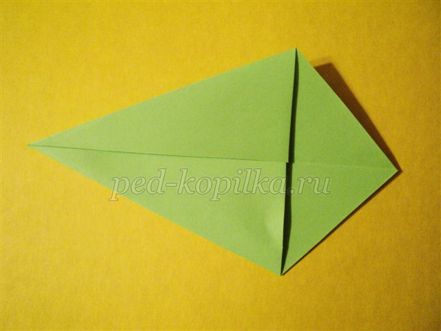 Аппликация Попугай на ветке в технике оригами