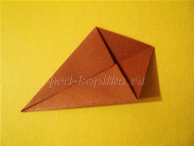 Аппликация Попугай на ветке в технике оригами