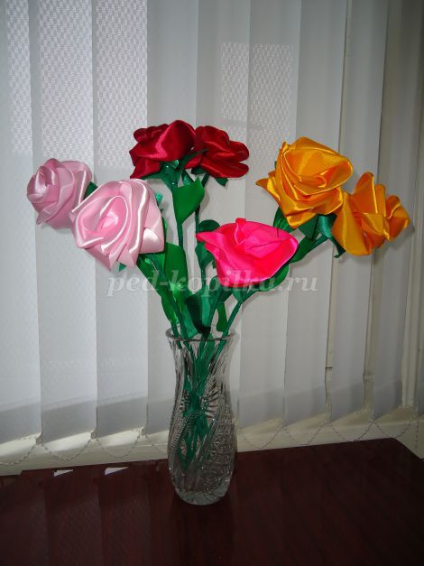 Букет роз из атласных лент своими руками. Мастер-класс с фото