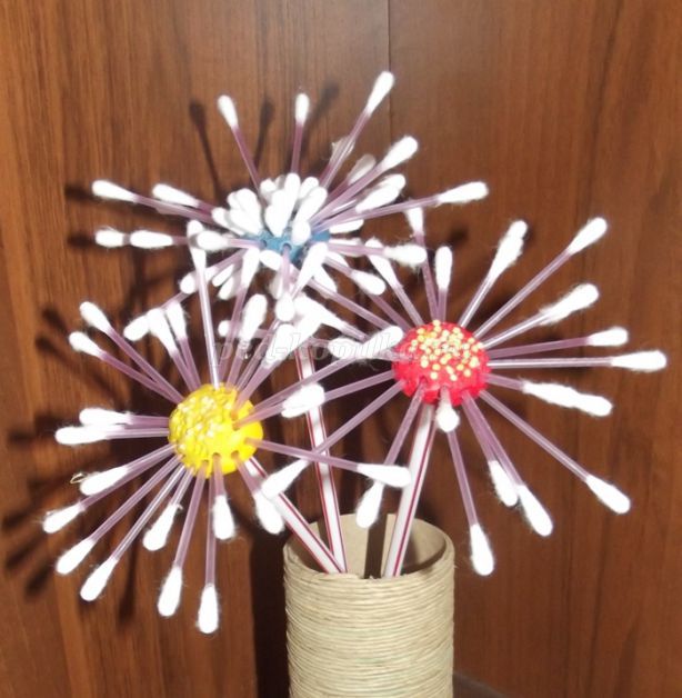 Аппликация «Бумажные цветы» на палочках от мороженого
