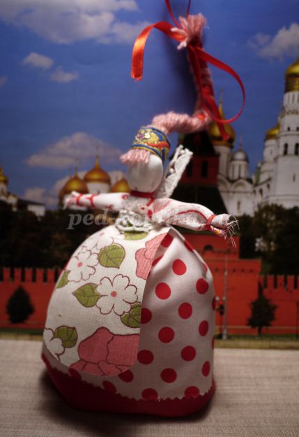 Что собой представляет русская тряпичная кукла и ее описание