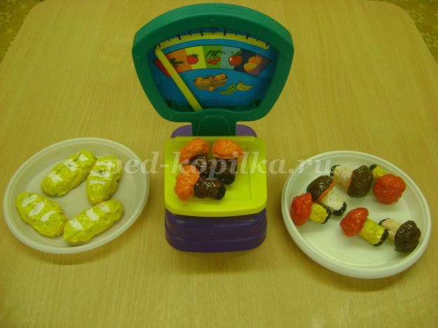 Атрибуты для игр и праздников в детском саду, сделанные своими руками