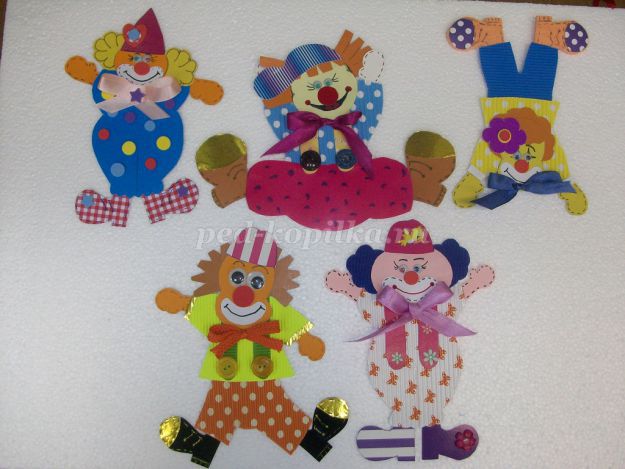 Поделки к 1 апреля в детском саду. Поделки на день смеха в детском саду. Поделка клоун из цветной бумаги. Аппликация "клоун". Клоун аппликация для детей.