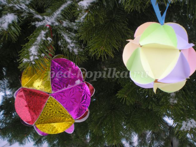 Как сделать шары из цветной бумаги для украшения елочки