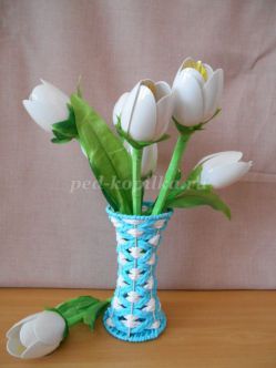 Белые тюльпаны дарит нам весна. Изготовление цветов из пластиковых ложек своими руками. Мастер- класс