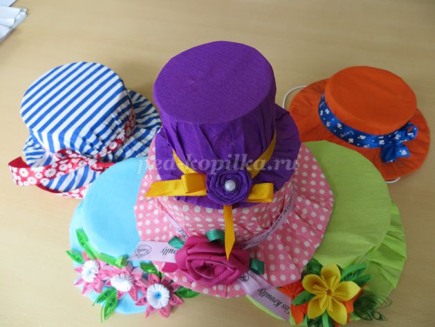 Игра шляпа для мам. Украшение шляпки для детского сада. Оригинальная шляпка в садик. Декорируем детские шляпы. Поделка шляпа.