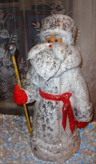 Как сделать Деда Мороза и Снегурочку из бумаги и как сшить новогодние шапку и шарф для игрушки